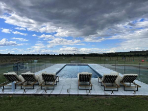 Soldiers Cottage picturebook vineyard home, Bulga